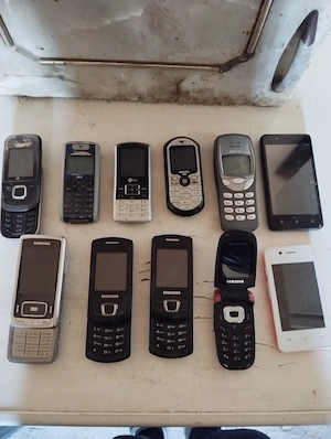Vand telefoane pentru piese 