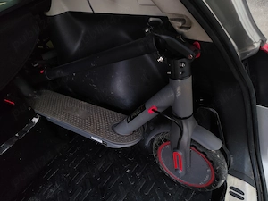 Vand trotineta electrica are 40 km mers cu ea are aplicate de pe mobil 