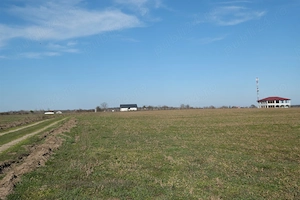 Ganeasa, cu pozitie exceptionala, langa lac, padure si vile 1075 mp. intravilan  - imagine 2