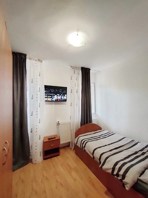Vilă spațioasă 5 camere | 5 balcoane | 8+1 persoane | Zonă centrală Deva - imagine 2