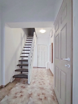 Vilă spațioasă 5 camere | 5 balcoane | 8+1 persoane | Zonă centrală Deva - imagine 8