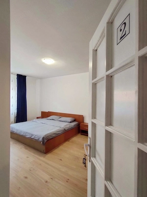 Vilă spațioasă 5 camere | 5 balcoane | 8+1 persoane | Zonă centrală Deva - imagine 7