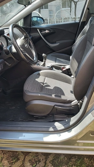 Vanzare Opel Astra J sedan, motor 1.4 turbo, benzina, 2018, 61220 km - imagine 4