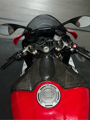 Yamaha R1  - imagine 5