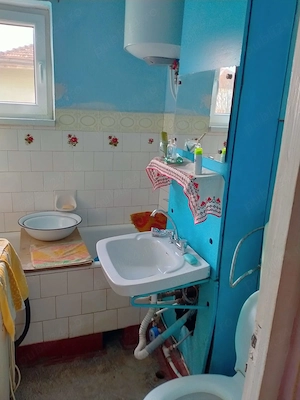 Vând apartament cu 3 camere, baie, bucătărie, balcon și pivniță de 64 metri pătrați Ocna Mureș - imagine 2