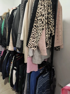 Lichidare magazin de haine second-hand  - imagine 3