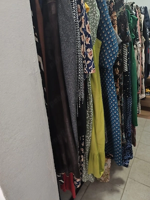 Lichidare magazin de haine second-hand  - imagine 2