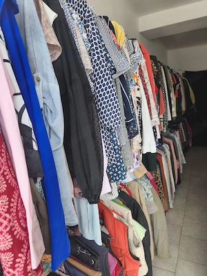 Lichidare magazin de haine second-hand 