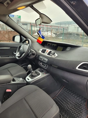 Vând Renault Scenic 1.9 TDI  - imagine 5