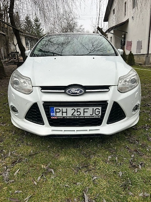 Vând Ford Focus Mk3, varianta de top INDIVIDUAL (Interior + Exterior), un exemplar rar, configurat c - imagine 2