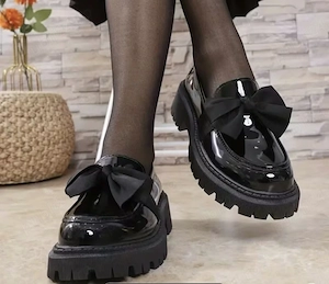 Cămașă nouă și pantofi 