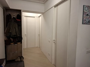 Ap. 2 camere in bloc nou, zona deosebita, foarte linistita, cu multa vegetatie; direct proprietar.