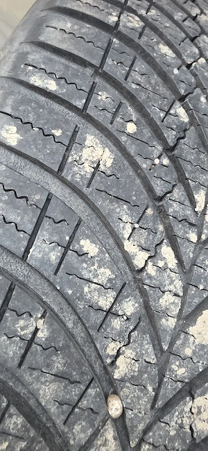 3 anvelope Goodyear 215 60 R17 100 h M+S - imagine 4