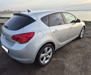 Opel Astra J 2010 - imagine 2