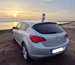 Opel Astra J 2010 - imagine 7