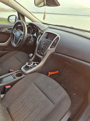 Opel Astra J 2010 - imagine 9