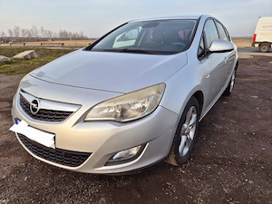 Opel Astra J 2010 - imagine 4