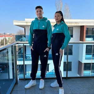 Treninguri unisex de vanzare