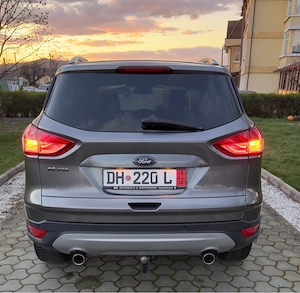 Ford Kuga 2.0 D 163 CP 4x4 extra dotari,stare excelenta.distronic semi piele import Germania - imagine 3