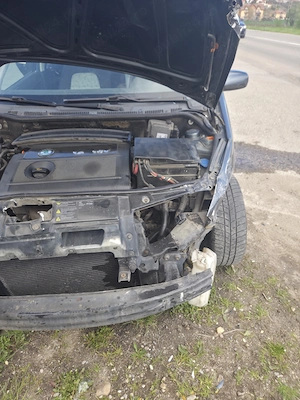 Skoda fabia avariata față cu motor funcțional 