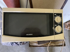 Cuptor cu microunde 50 lei 