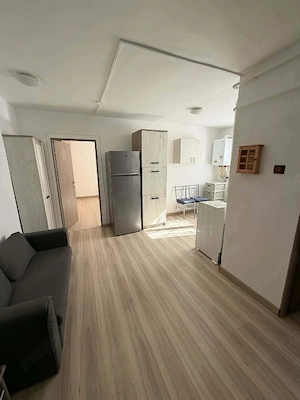 Vând apartament 2 camere, decomandat, parter înalt, Piatra Neamț, cartier Precista