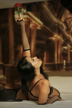 sunt nouă în orașul vostru Vă aștept la mine sau la voi