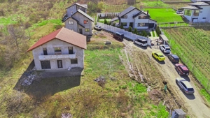 Casă la gri Intabulată de Vânzare, 5 Camere, 800mp Teren - Tomești - imagine 3