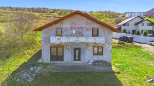 Casă la gri Intabulată de Vânzare, 5 Camere, 800mp Teren - Tomești - imagine 4
