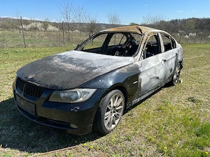 BMW Seria 3 E90 320d (204D4 / M47) din 2005 - Interior ars - imagine 3