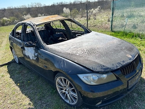 BMW Seria 3 E90 320d (204D4 / M47) din 2005 - Interior ars - imagine 2