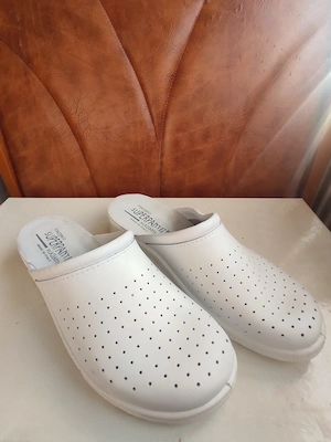 Saboti medicali din piele SUPERANT   albi, comozi NOI