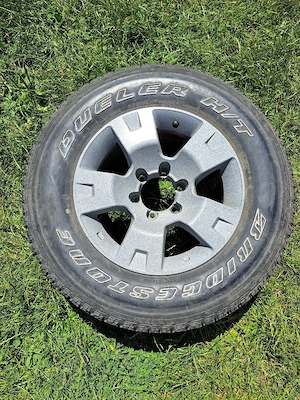 Jantă R17 Nissan Patrol Gu4 + anvelopă Bridcestone