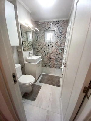 Închiriez apartament cu 2 camere renovat complet aproape de Spitalul Județean  - imagine 9