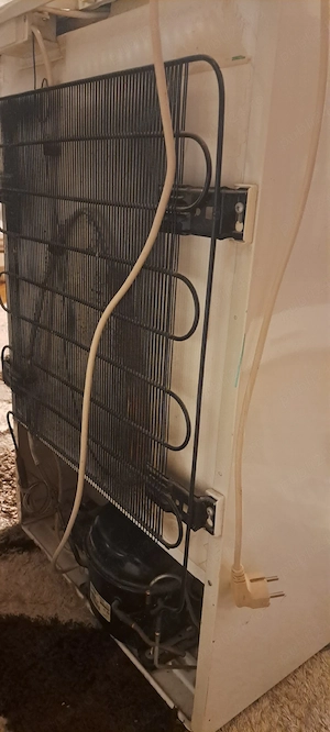 vând congelator 3 sertare
