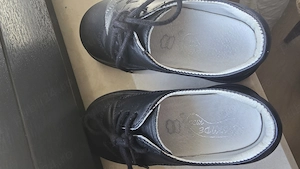 Vând pantofi piele neagra baietei de 2 ani marimea 22 - imagine 3
