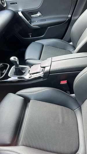 Mercedes CLA 180  2020  - imagine 8