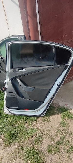 Vând uși și motor Pasat