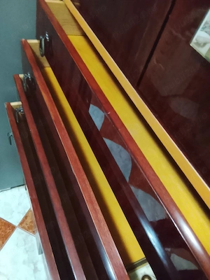 Vând urgent - 2 corpuri detașabile, 4 sertare, oglinda+ cadouraft  - imagine 4