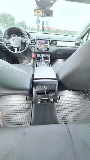  Vând Volkswagen Touareg 3,0 TDI BMT - imagine 2