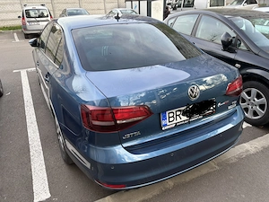 Volkswagen Jetta 2.0 TDI  - imagine 4