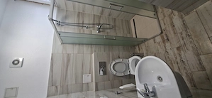 Inchiriem apartamente cu 2 camere si living openspace zona Turnisor  - imagine 6