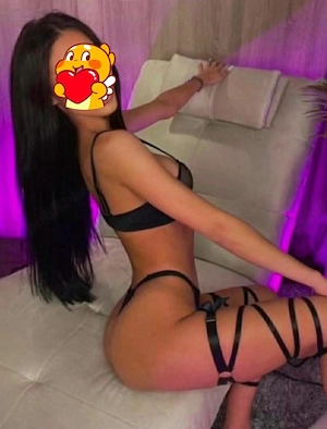 Nou Bruneta { Slim} Din *Hungary*