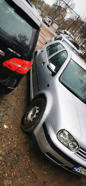 Vând golf 4 an 2004,probleme la motor. 