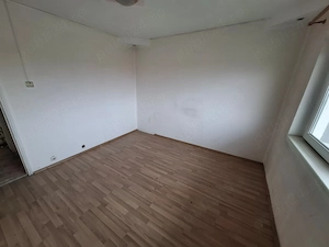 Zona str. Hortensiei (tronson V. Alecsandri Hortensiei)   apartament cu 4 camere, 2 bai, 2 balcoane