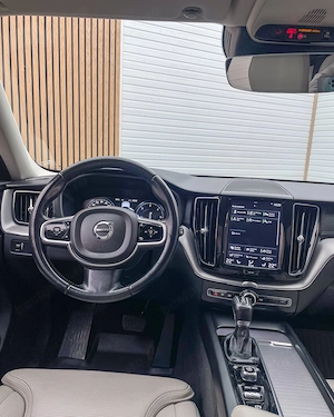 VOLVO XC60 . 2,0 Diesel . 190 CP . Rate fixe . Garantie 12 luni . Buy-Back . - imagine 14