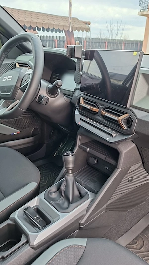Dacia Duster   2025  Tce  4x2 - imagine 8