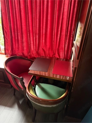 De vanzare mese si scaune interior si mese terasa si scaune