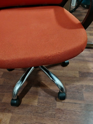 Vând 2 scaune de birou portocalii. 200 bucata sau 350 pentru ambele - imagine 4
