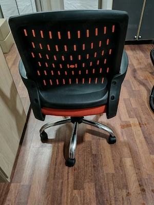 Vând 2 scaune de birou portocalii. 200 bucata sau 350 pentru ambele - imagine 5